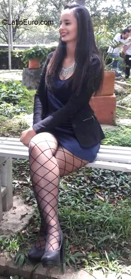 Date this attractive Colombia girl Valentina from Medellin CO26781