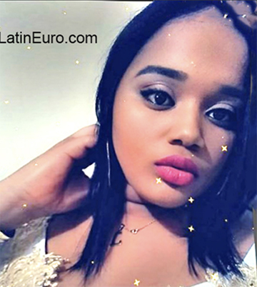 Date this nice looking Dominican Republic girl Leslie from Santo Domingo DO37394