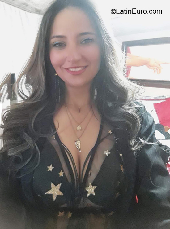 Date this nice looking Colombia girl Diana from Bogota CO26823