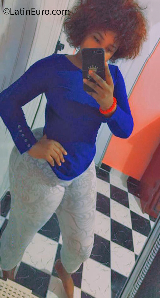 Date this tall Dominican Republic girl Ana carina from Santo Domingo DO37486