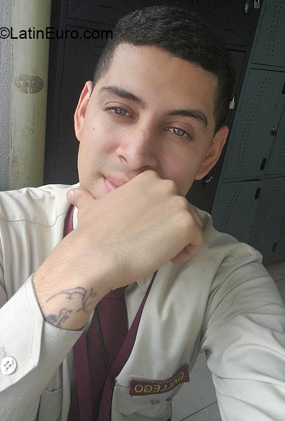 Date this tall Colombia man Cristian from Manizales CO26862