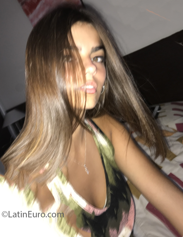 Date this voluptuous Argentina girl Eleonor from Cordoba AR353