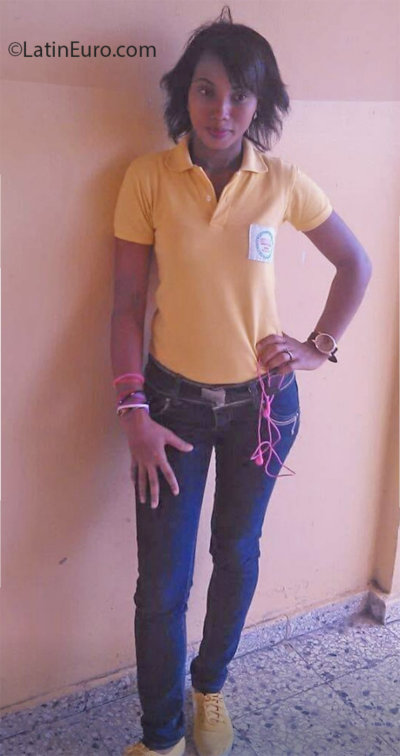 Date this pretty Chile girl Leana from Santiago CL163