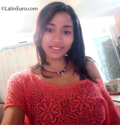 Date this happy Dominican Republic girl Adriana from Caracas DO37591