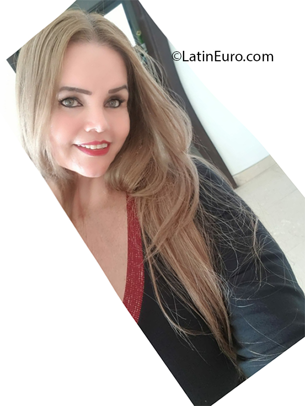 Date this charming Colombia girl Martha from Cartagena CO26950