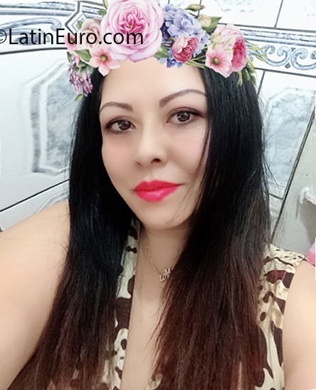 Date this happy Brazil girl Shirley from Sao Paulo BR11069