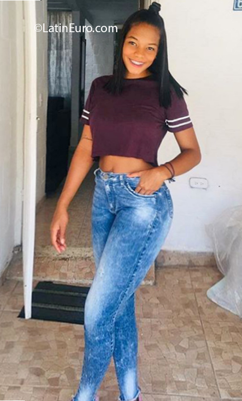 Date this young Colombia girl Valeria from Cali CO26957