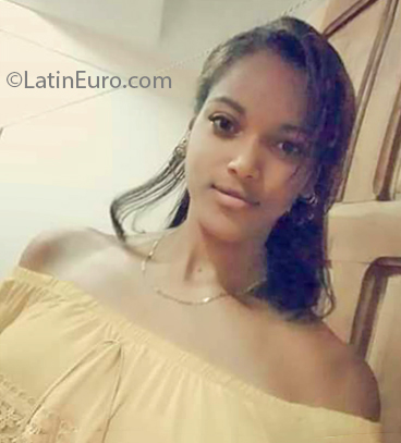 Date this gorgeous Cuba girl Aly from Cienfuegos CU667