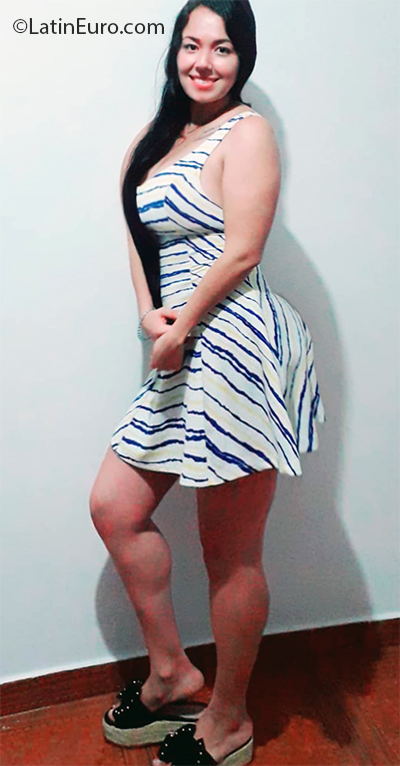 Date this cute Colombia girl Laura from Ibaque CO26986