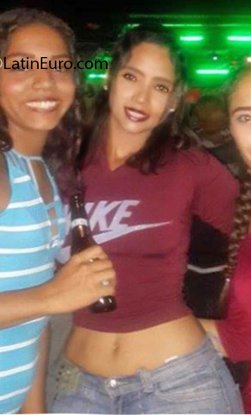 Date this happy Venezuela girl Kelly from Caracas VE3053