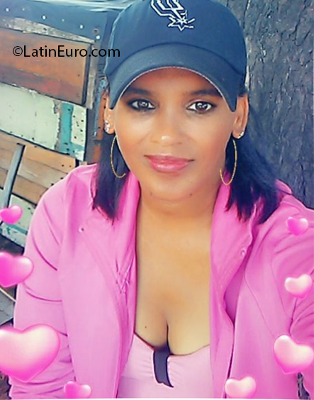 Date this gorgeous Dominican Republic girl Ana from Santiago DO37653