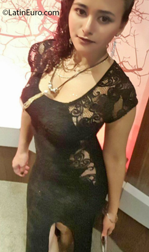 Date this gorgeous Colombia girl Patricia from Bogota CO27341