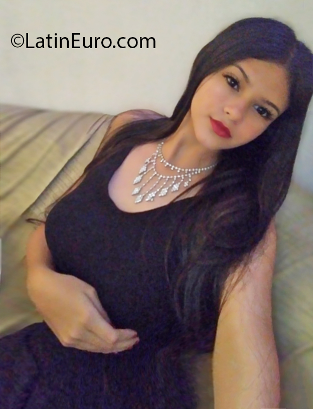 Date this good-looking Venezuela girl Jenifer from Bolivar VE3060