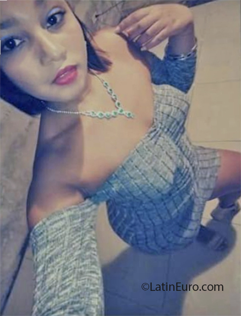 Date this hot Dominican Republic girl Yokari from Santo Domingo DO37705