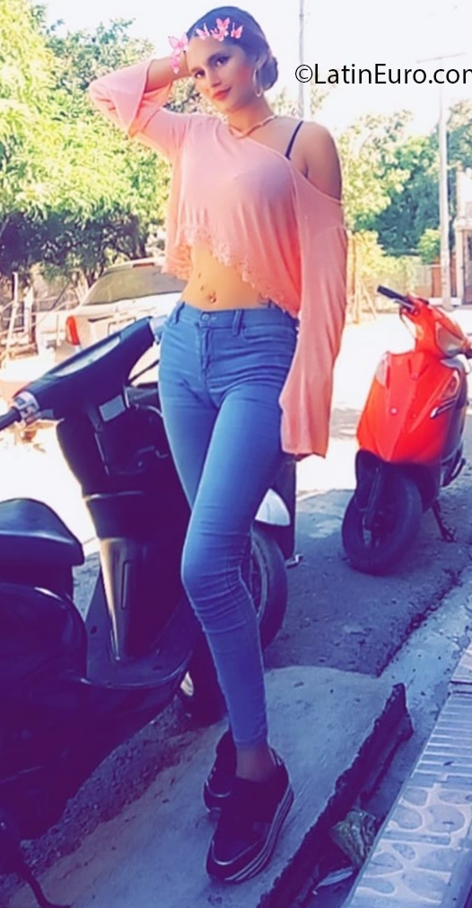 Date this stunning Dominican Republic girl Elena from Santo Domingo DO37727