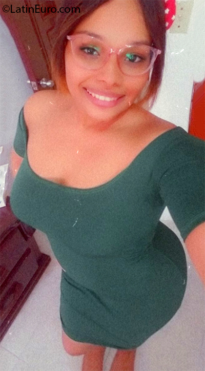 Date this young Dominican Republic girl Selenia from Santo Domingo DO37758