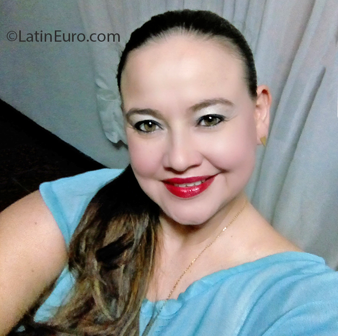 Date this happy Colombia girl Ana from Cucuta CO27085