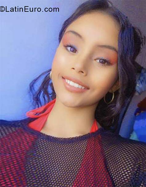 Date this good-looking Colombia girl Kristal from Cali CO27145