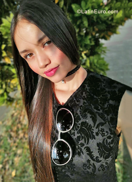 Date this good-looking Colombia girl Manuela from Pereira CO27164