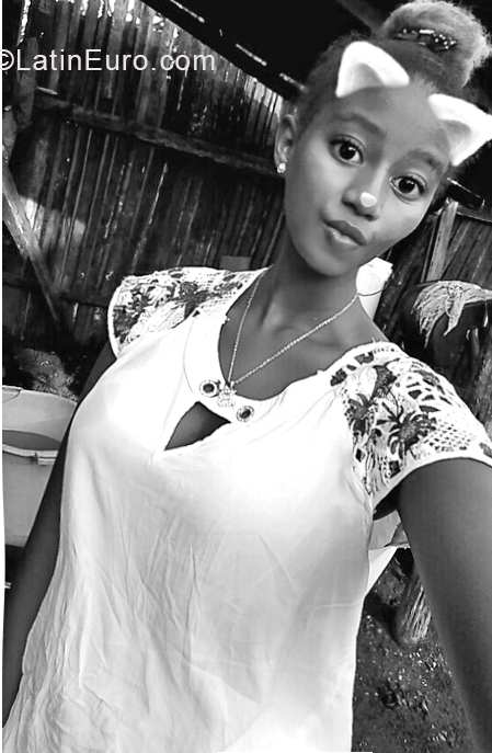 Date this happy Colombia girl Briny from Quibdo CO27166