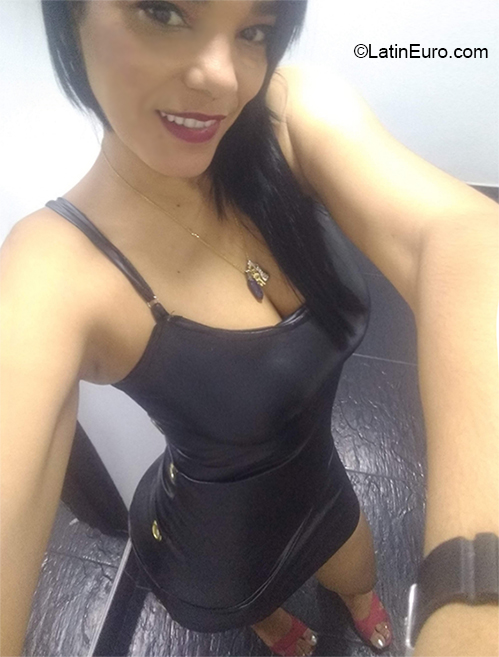 Date this delightful Colombia girl Karina from Bucaramanga CO27272