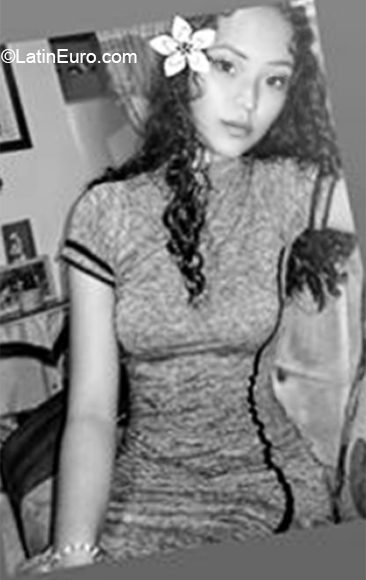 Date this young Colombia girl Danny from Florencia CO27217