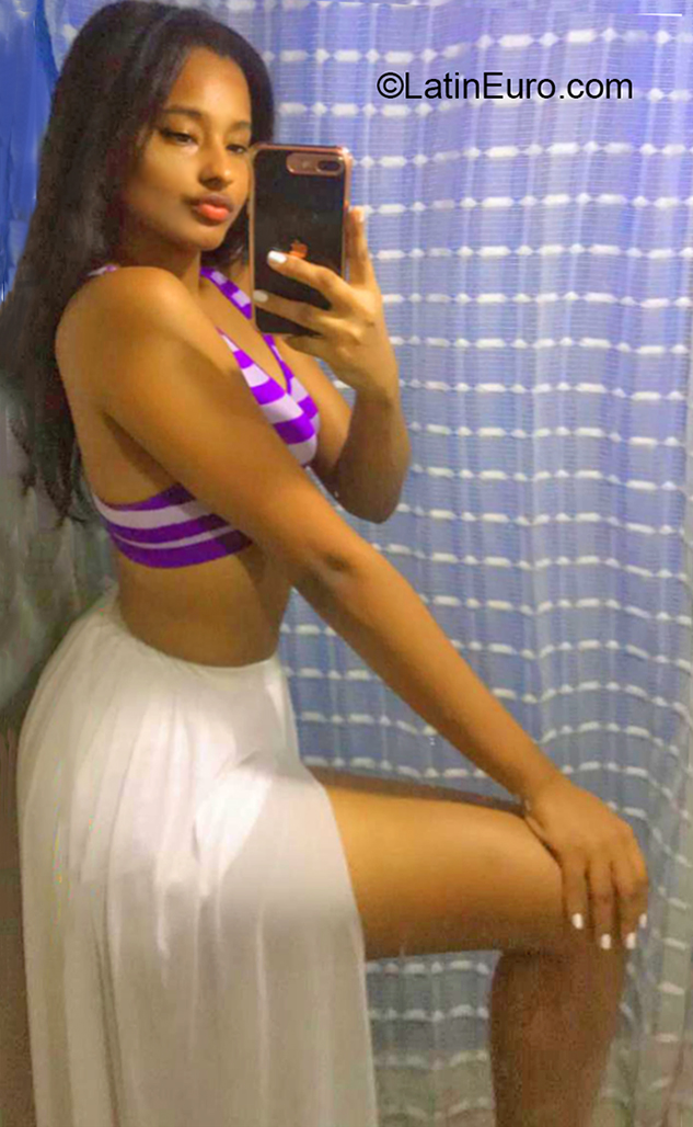 Date this beautiful Dominican Republic girl Ana from La Vega DO38002