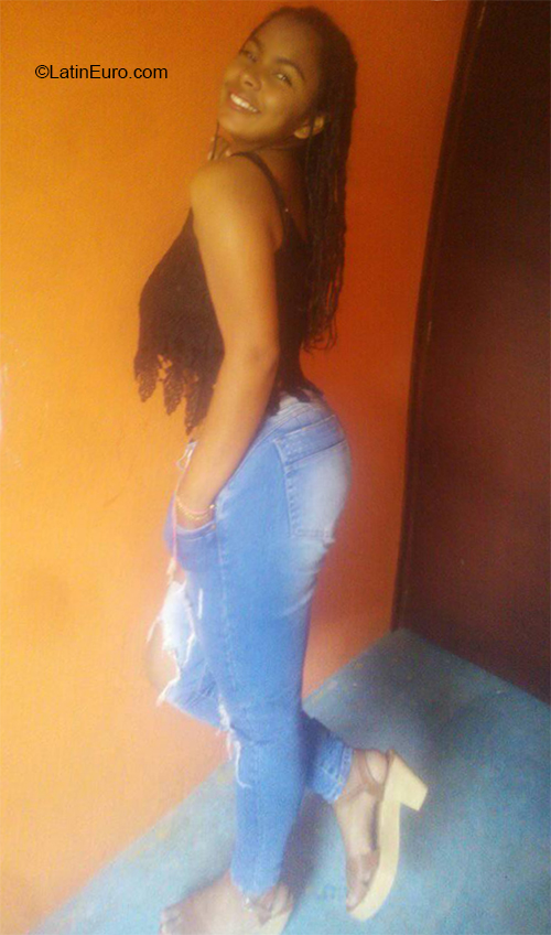 Date this funny Colombia girl Shayia from Bogota CO27241