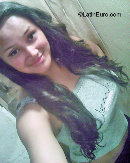 Date this cute Ecuador girl Yesenia from Quito EC480