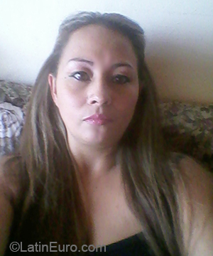 Date this hard body Colombia girl Monica from Sevilla CO27248