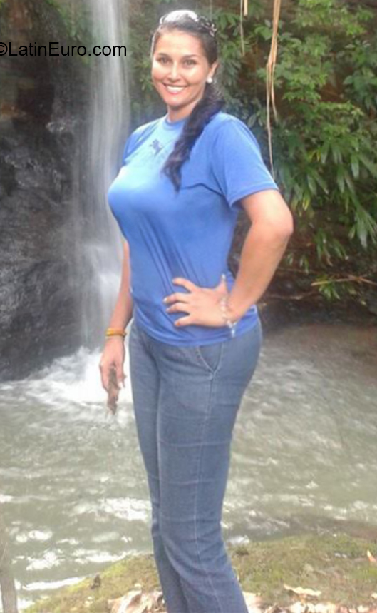 Date this tall Colombia girl Gabriela from Medellin CO27282