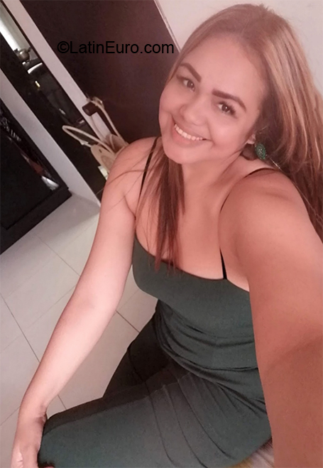 Date this sultry Colombia girl Claudia from Barranquilla CO27287