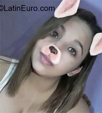 Date this nice looking Argentina girl Gimena from San Francisco AR401