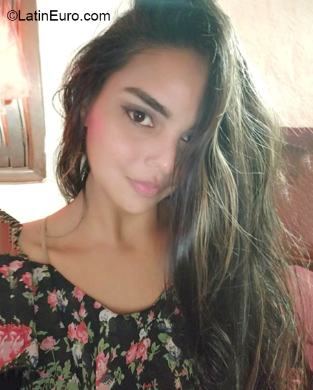 Date this cute Venezuela girl Nioska from Caracas VE3178