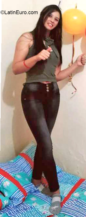 Date this foxy Colombia girl Caterin from Medellin CO27317