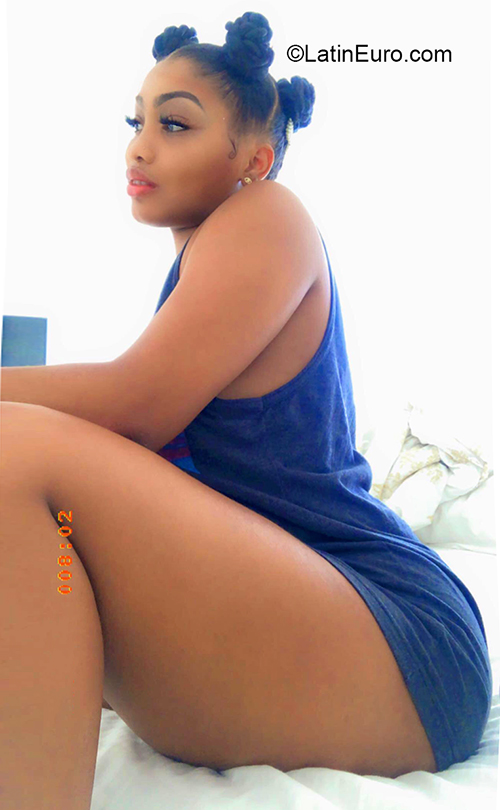Date this foxy Dominican Republic girl Raysa from Santo Domingo DO38104
