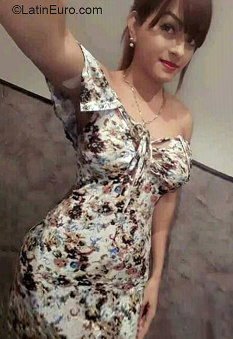 Date this tall Venezuela girl Yessy from Zulia VE3187