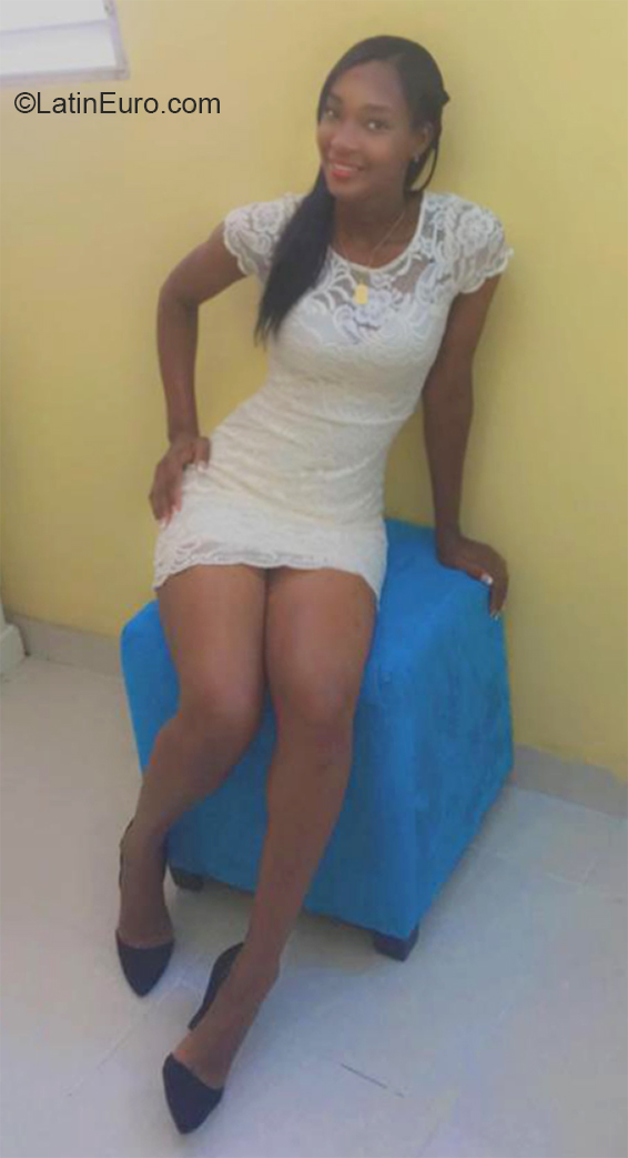 Date this beautiful Dominican Republic girl Logi from Santo Domingo DO38110