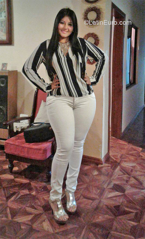 Date this happy Ecuador girl Roxana from Manta EC493