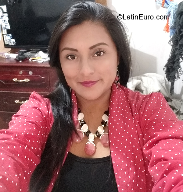 Date this lovely Ecuador girl Beatriz from Quito EC495