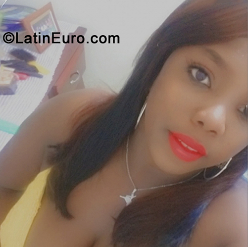 Date this good-looking Dominican Republic girl Estefany from Santo Domingo DO38141