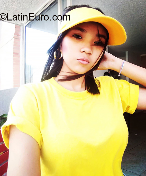 Date this young Colombia girl Isa from Barranquilla CO27362