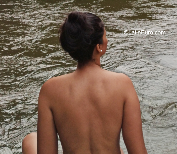 Date this sultry Colombia girl Laura from Bogota CO27371