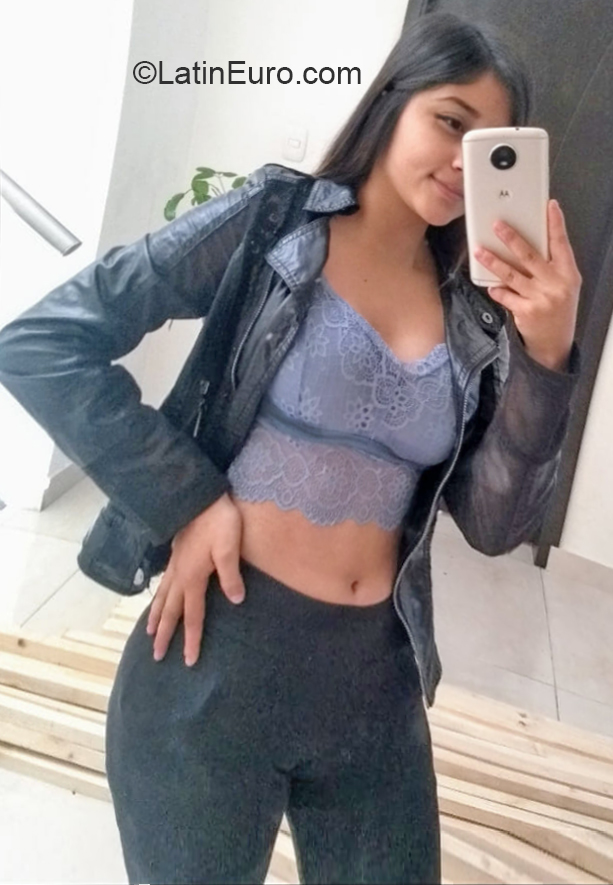 Date this sultry Colombia girl Lizeth from Pasto CO27390