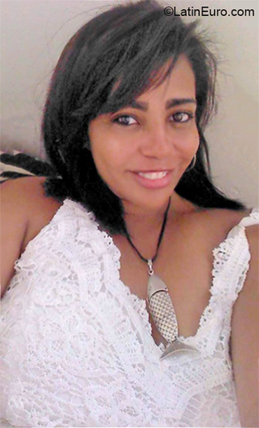 Date this passionate Brazil girl Luciana from Salvador BR11169