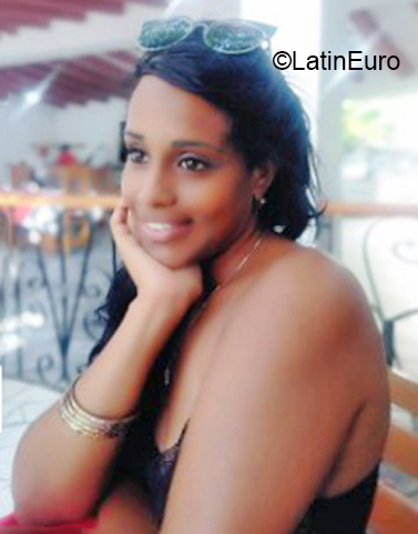Date this attractive Cuba girl Yahimara from Havana CU695