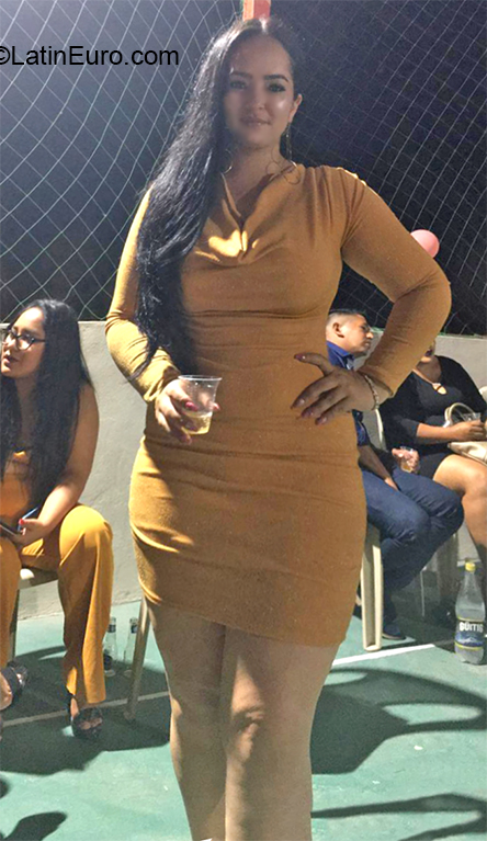 Date this sultry Ecuador girl Nayara from Guayaquil EC545