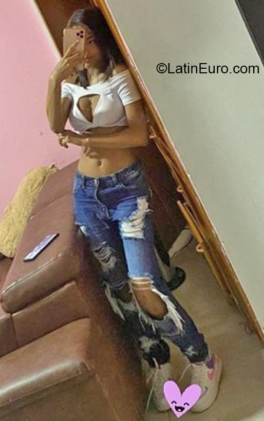 Date this gorgeous Colombia girl Hillary from Cali CO27742