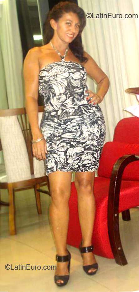 Date this hard body Brazil girl Janyna from Governador Valadares BR11185