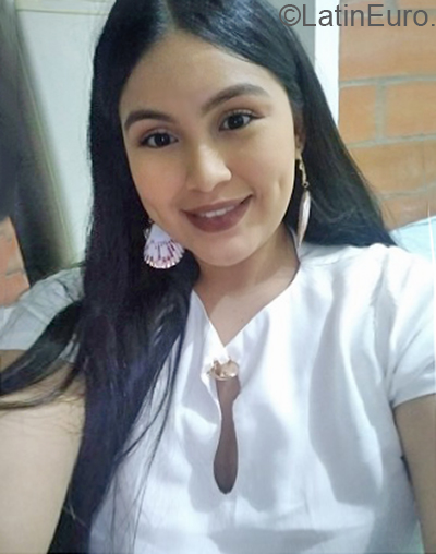 Date this nice looking Colombia girl Genesis from Medellin CO27892